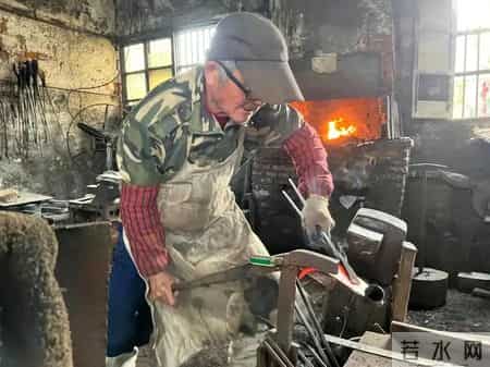 德日急眼了：垄断半个世纪的市场，没想到被山西4万铁匠给干翻了