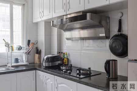 差点犯大错！医生提醒：刚炒完菜千万别用水冲铁锅，多数人都错了