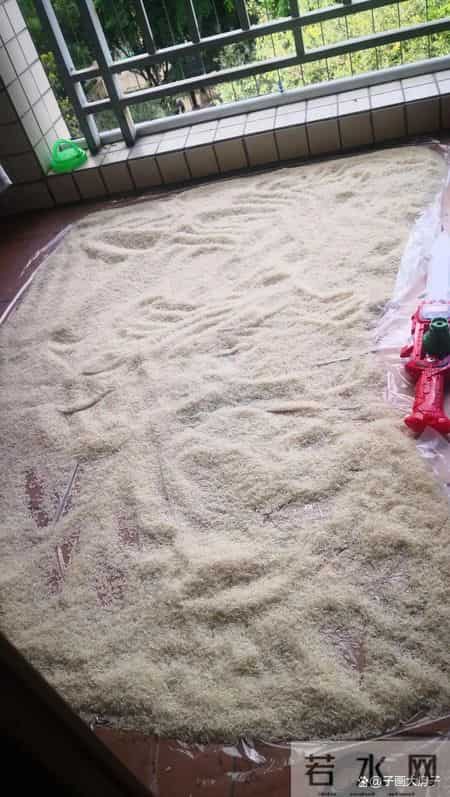 “米放三处，家中不富”，家中米不能乱放，不是迷信，是过来人的经验！