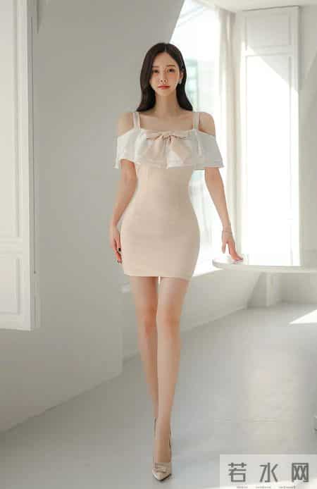 身裸杏色连衣裙｜把“甜欲氛围感”揉得刚好