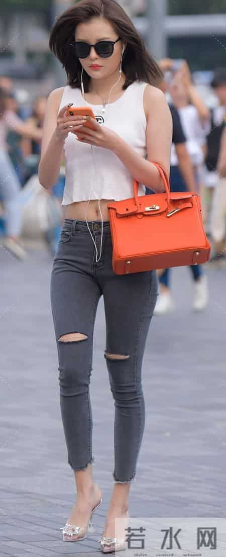 这才是白灰穿搭的街头高级感！潮人都在偷偷学