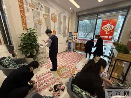 家中起火，八旬老人近40万现金被烧 银行多人耗时7小时清点，为其换回27万余元
