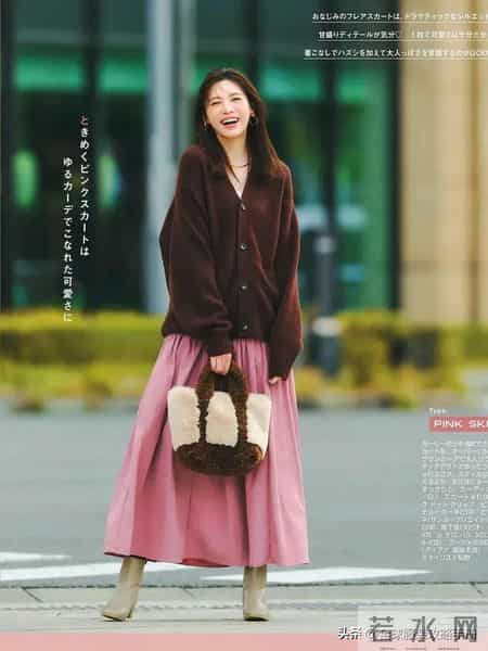 毛衣+裙子，早春最美搭配！