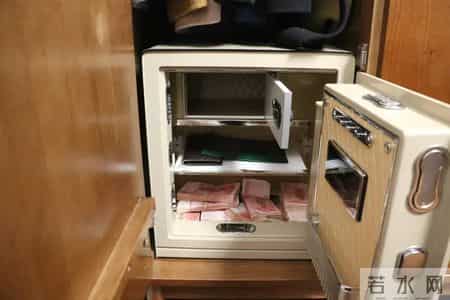 湖南岳阳一女子家中黄金手镯和数十万元现金被偷,第一时间寻闺蜜安慰,警方:正是闺蜜两次潜入行窃