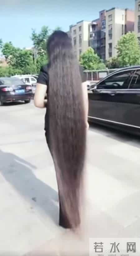 浙江惊现长发女郎 头发竟有1.6米长