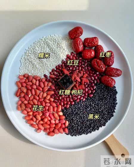 老得慢的女人，都爱吃这3种食物，皮肤白皙似桃花，60岁也不显老