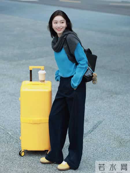 初春“裤子”这么穿会更好看！搭配这几件上衣就够，简约时髦