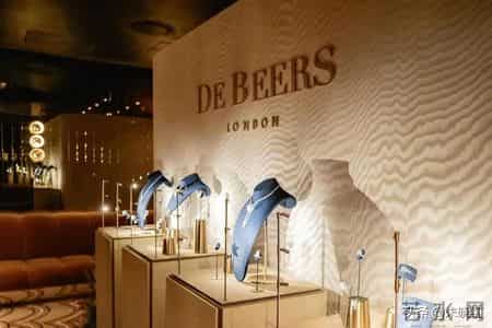 一年跌破25%！母公司计划撤离后，钻石巨头怒斥：中国必须买单
