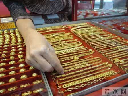 11岁女生6次偷卖家中黄金首饰，拿回16000多元！家长怒了：我女儿一看就未成年，金店怎么能回收？