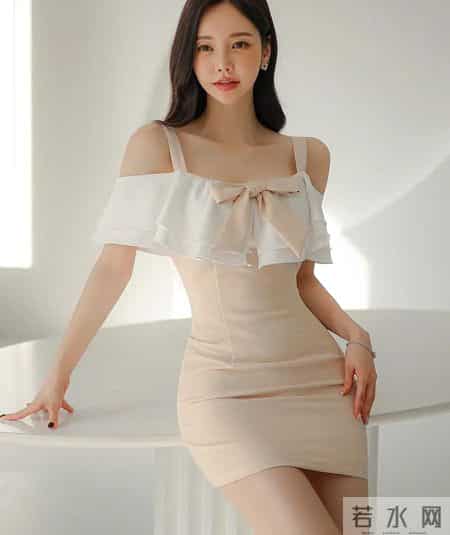 身裸杏色连衣裙｜把“甜欲氛围感”揉得刚好