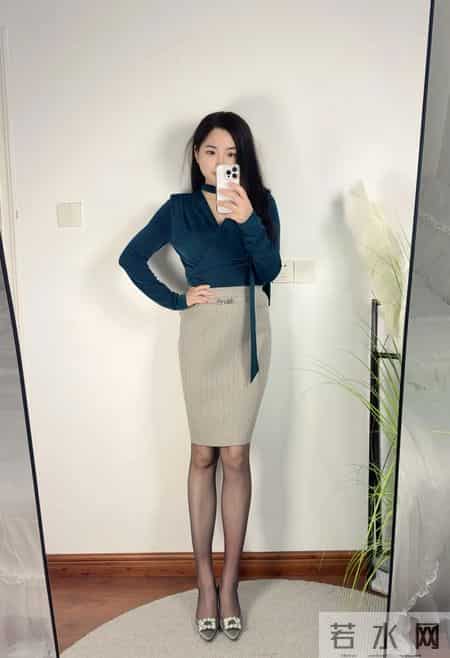 职场穿搭｜墨绿丝绒的高级感通勤