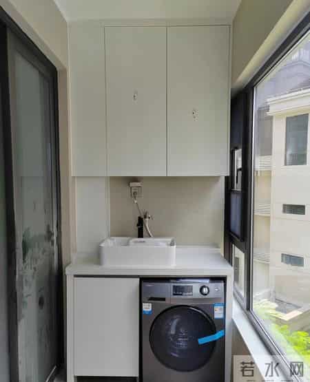 装修最大的坑，就是洗衣机必须放阳台！建议学学我邻居的做法，实在太高明了，晒给大家瞧瞧！