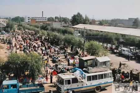 小叔身份不一般，父亲从来不说，母亲被人欺负后，小叔才赶来露面