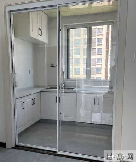00后的家,厨房早就不装“推拉门”了!现在流行这么做,真高级