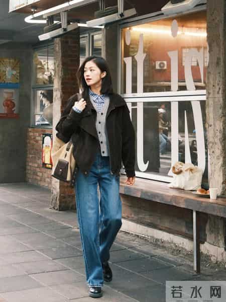 初春“裤子”这么穿会更好看！搭配这几件上衣就够，简约时髦