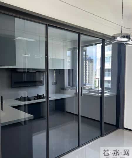 00后的家,厨房早就不装“推拉门”了!现在流行这么做,真高级