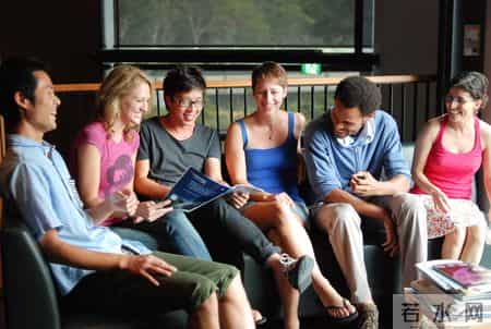 牢A后劲开始发作！一个女留学生的自爆，炸出了多少接盘惨剧？