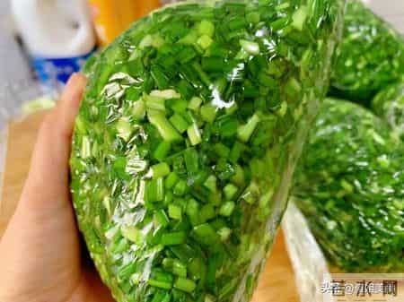 今天才知道，保存韭菜原来这么简单，不黄不烂叶，放半个月都新鲜