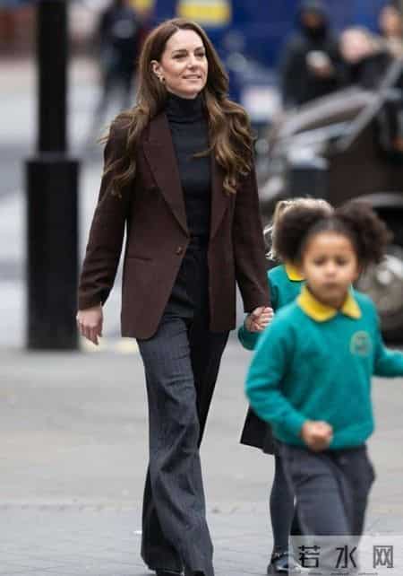 凯特王妃回归后穿搭太赞了！精致高贵又气质，不愧是全民爱戴的人