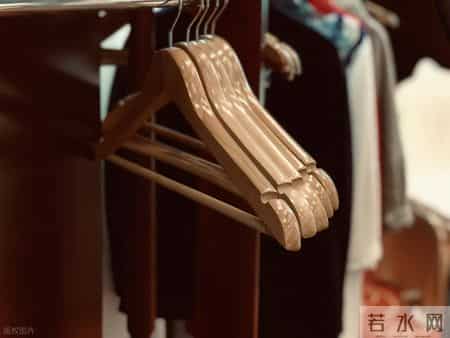 衣服架子的战争：70%的产能被中国一个小县城包圆