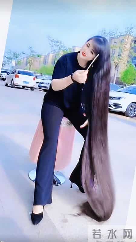 浙江惊现长发女郎 头发竟有1.6米长