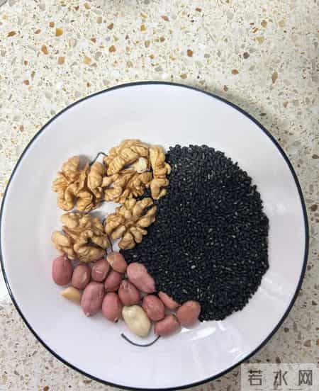 喝一箱牛奶,不如吃一碗它,50岁常吃腿脚有劲强健骨骼更有力