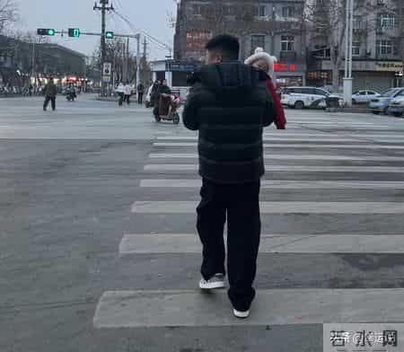 改造老公第一步，扔掉他的小脚裤！网友：请焊死在腿上！