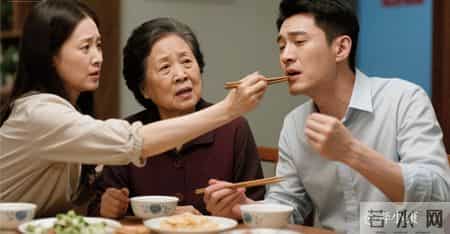 婆婆打掉我筷子我让老公管否则后果自负，他当众抽自己求妈别作死