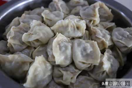 兵团岁月:那年春节,我和老婆在地窝子里贴春联