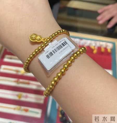 金店试戴小金珠，随手一串竟成了年度本命配饰