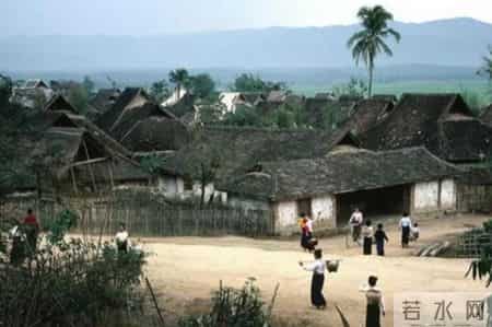 小叔身份不一般，父亲从来不说，母亲被人欺负后，小叔才赶来露面