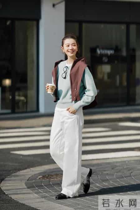 初春“裤子”这么穿会更好看！搭配这几件上衣就够，简约时髦
