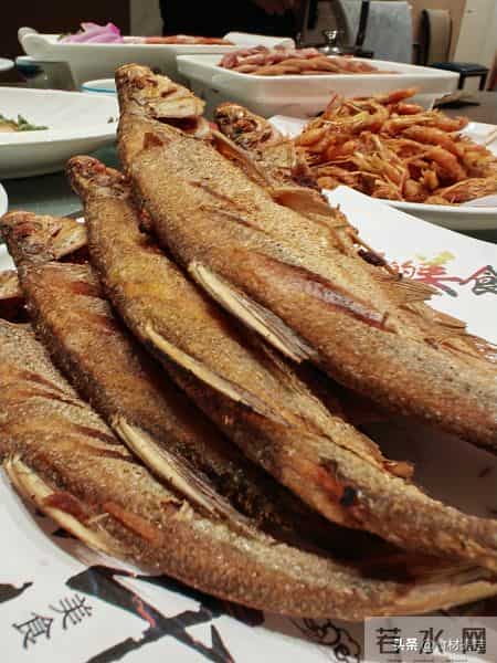 陵东街有一家特色鱼馆，一吃一个不吱声