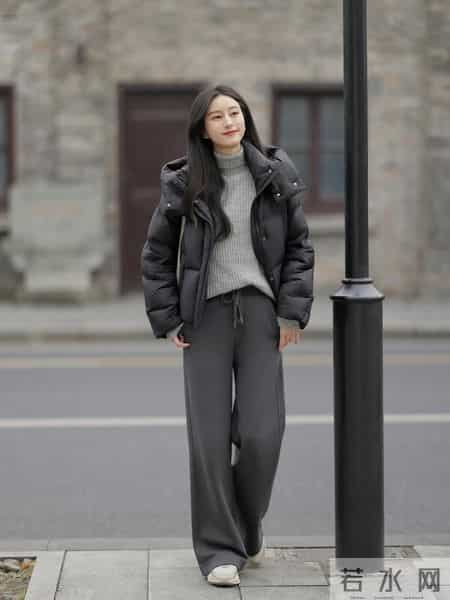 初春“裤子”这么穿会更好看！搭配这几件上衣就够，简约时髦