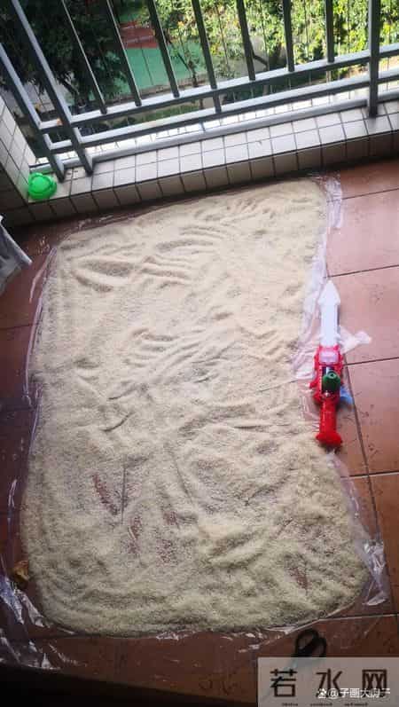 “米放三处，家中不富”，家中米不能乱放，不是迷信，是过来人的经验！