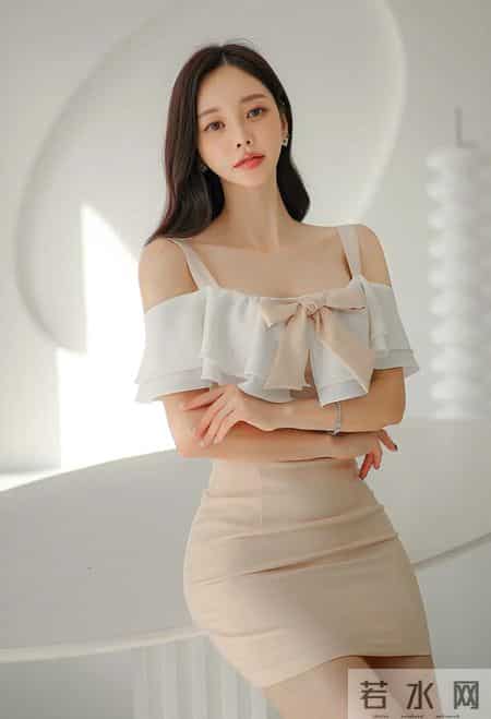 身裸杏色连衣裙｜把“甜欲氛围感”揉得刚好