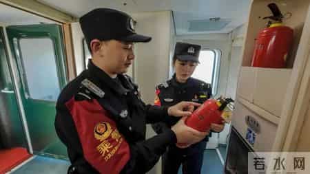 00后新警小孟的“春运备战记”