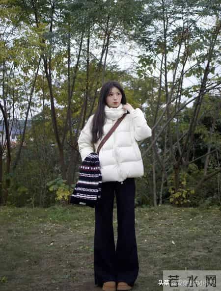 「小黑裤 」今冬又火了，这样穿太美太时髦了！