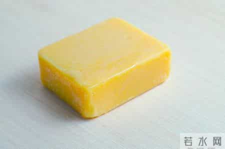 上海一女子用“硫磺皂”洗头，坚持半年后，出现了这4个变化