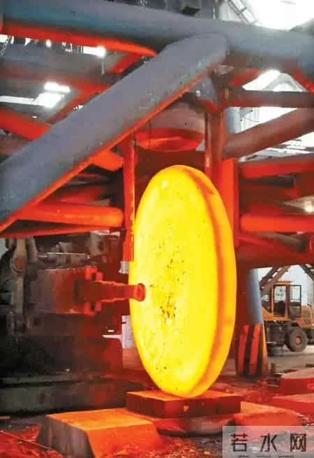 德日急眼了：垄断半个世纪的市场，没想到被山西4万铁匠给干翻了