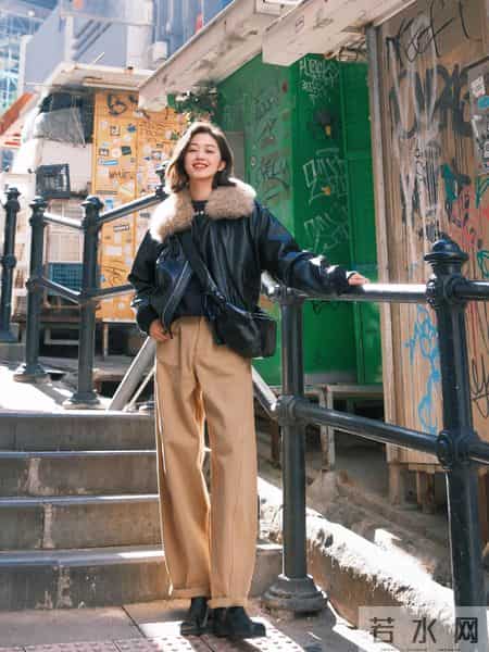 初春“裤子”这么穿会更好看！搭配这几件上衣就够，简约时髦