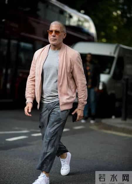 他是我见过最“反油腻”的男人，年龄61身高168，比小鲜肉还会穿！