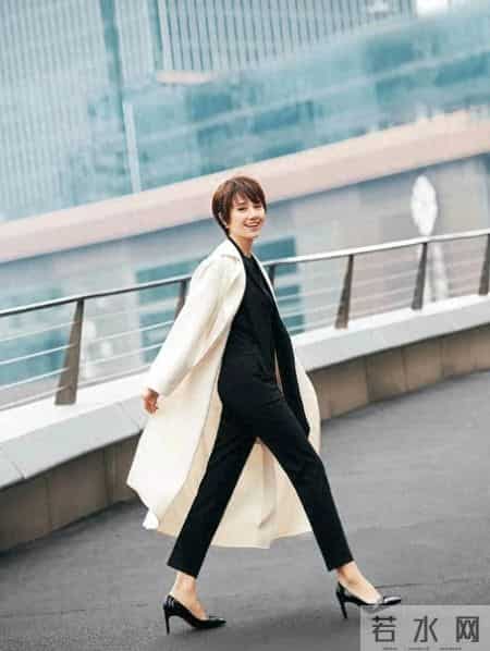 看袁泉的冬季打扮,我悟了:衣穿直、裤选松,发剪短才更得体!