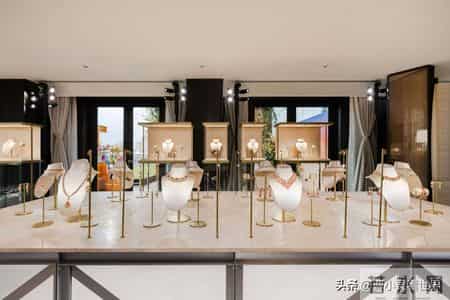 LV母公司营收暴跌322亿，财报三大信号！富人消费逻辑彻底变了？