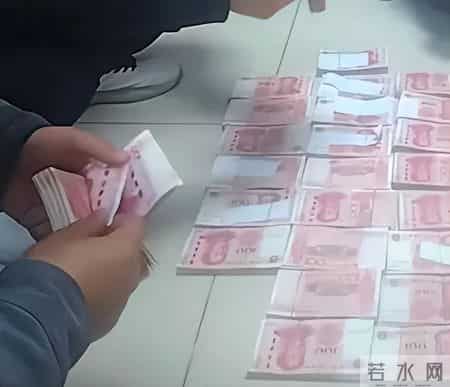 湖南岳阳一女子家中黄金手镯和数十万元现金被偷,第一时间寻闺蜜安慰,警方:正是闺蜜两次潜入行窃