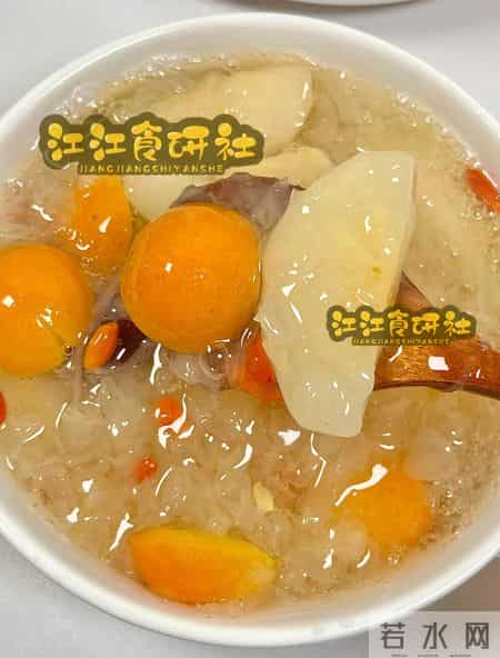 老得慢的女人,都爱吃3种食物,皮肤白皙似桃花,年过60岁不显老