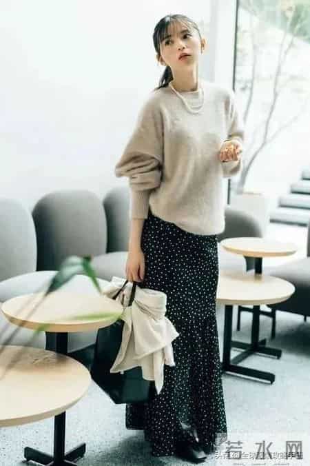 毛衣+裙子，早春最美搭配！